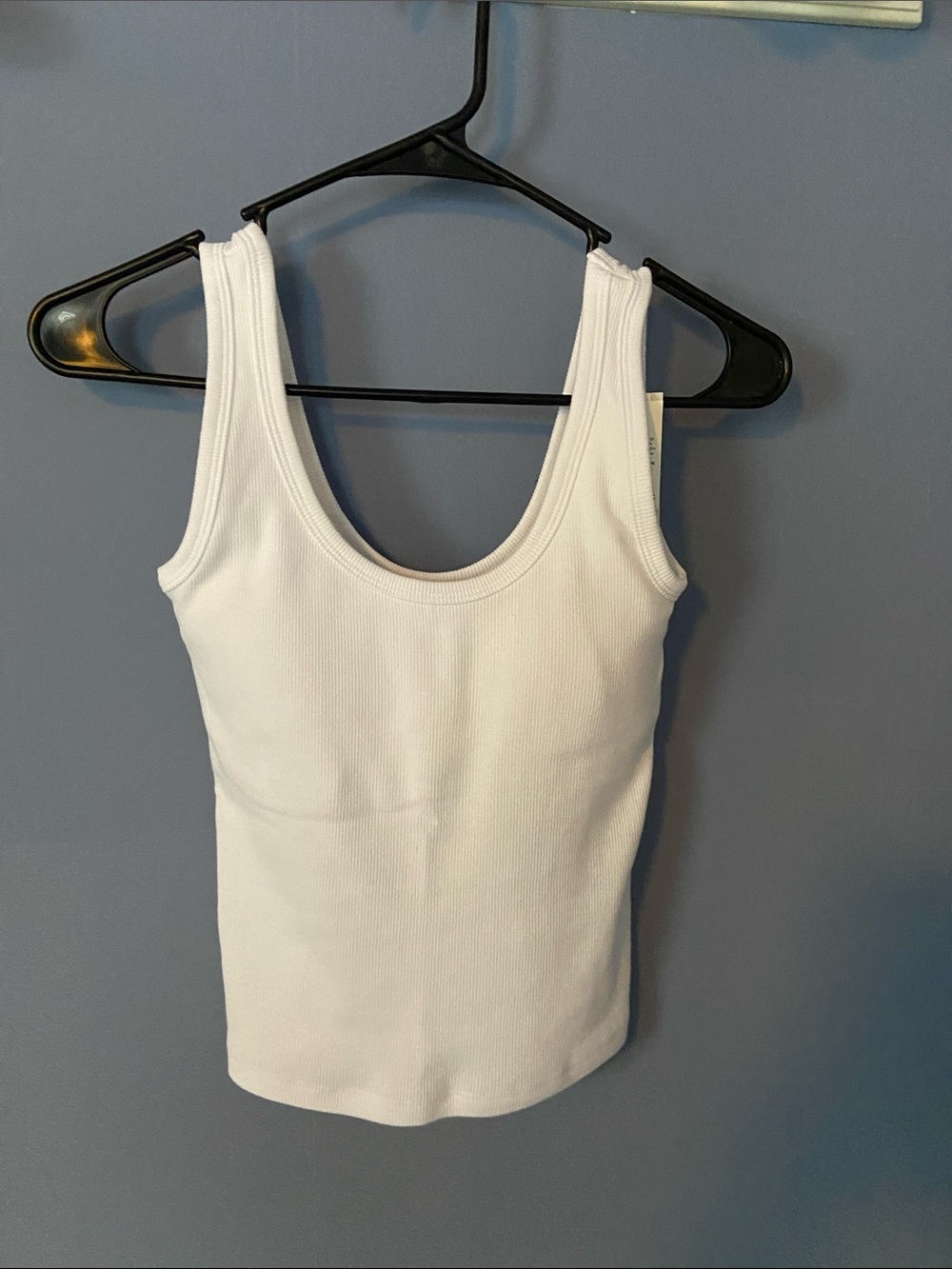 Abercrombie & Fitch White Ribbed Scoop Neck Tank- Bra Free